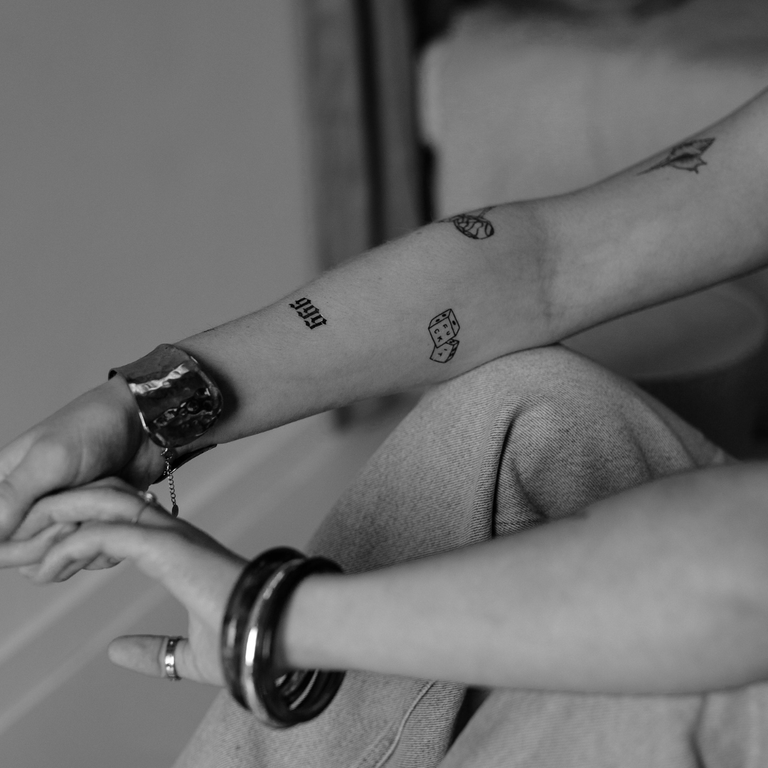 Bezpieczne tatuaże dla wrażliwej skóry: 5 wskazówek od tattforaweek