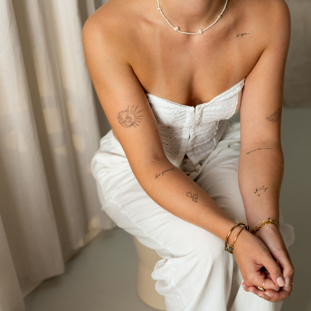 Tymczasowy tatuaż na stopę: 10 wspaniałych wzorów na to lato