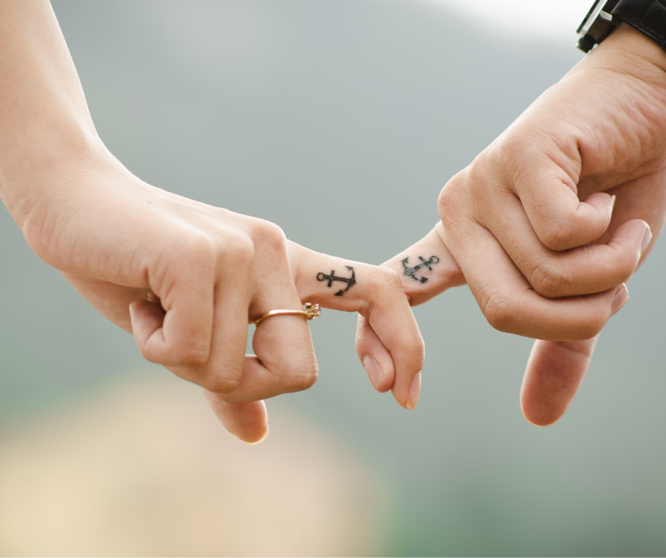 Pasujące tatuaże: 10 tymczasowych pomysłów na tatuaże dla przyjaciółek oraz matki i córki