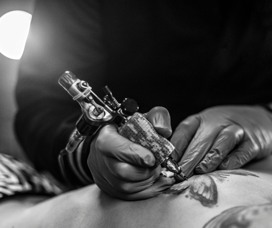 Znaczenie tatuażu z błyskawicą: 5 potężnych symboli