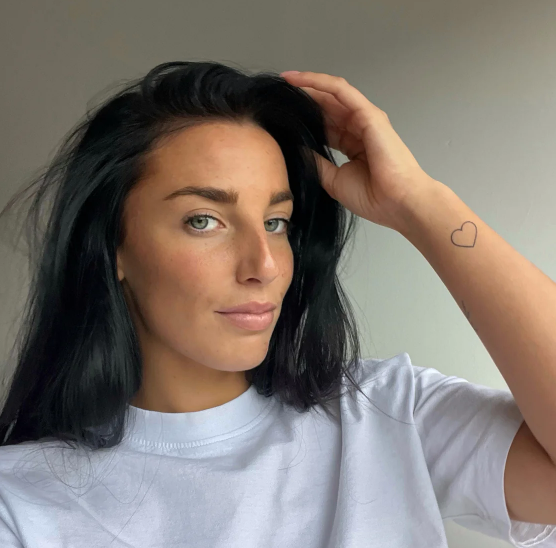 Tatuaż miłości: znaczenie, style i inspiracje dla twojego idealnego tatuażu