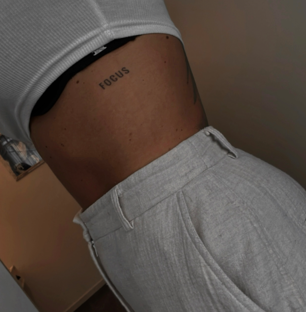 Tymczasowe skupienie na tatuażu