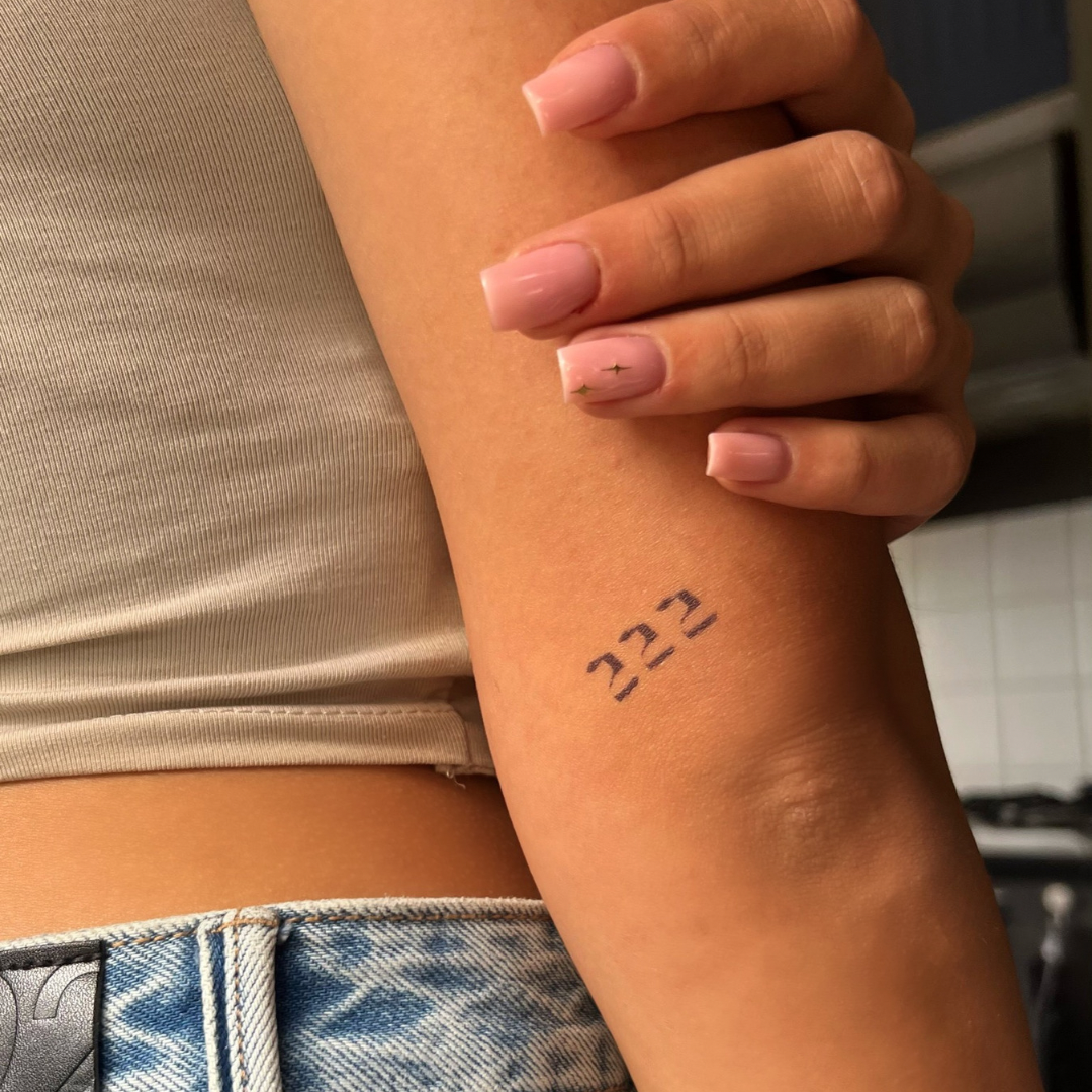 Tymczasowy tatuaż 222